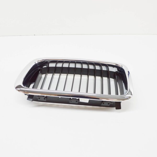 51138125811 - NEW BMW 7 SERIES E38 FRONT RADIATOR KIDNEY GRILLE LEFT 8125811 51138125811