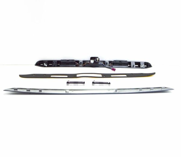 51138185790 - NEW BMW 5 E39 TOURING 2.0I TRUNK LID GRIP WITH KEY BUTTON 51138185790 OEM