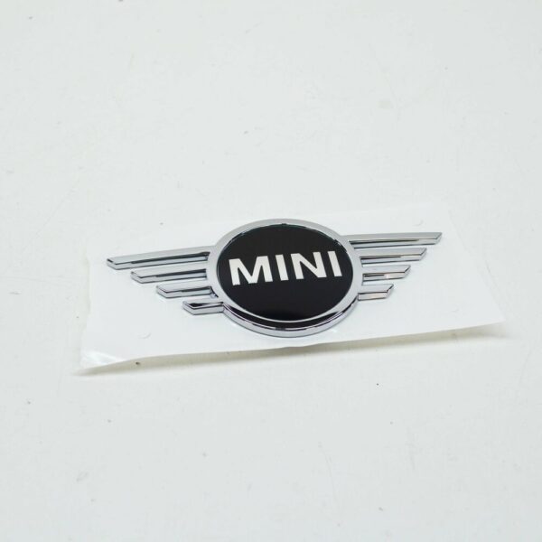 51149447807 - NEW OEM MINI COUNTRYMAN F60 FRONT HOOD EMBLEM 51149447807 GENUINE