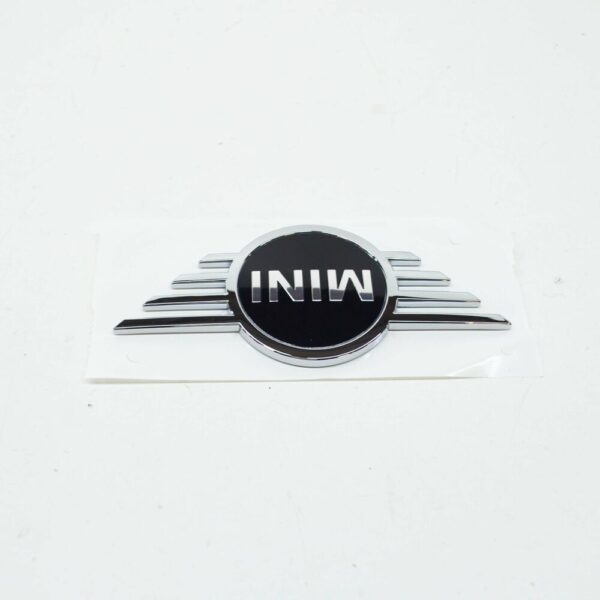 51149447807 - NEW OEM MINI COUNTRYMAN F60 FRONT HOOD EMBLEM 51149447807 GENUINE