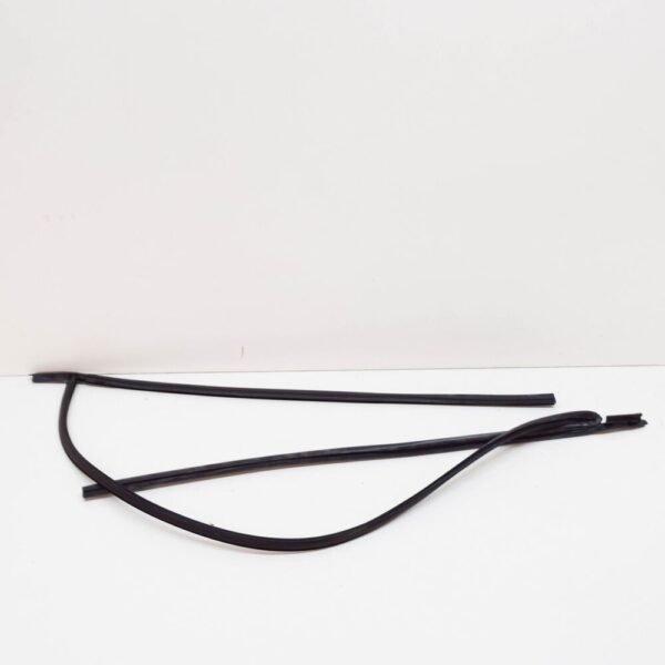 51318108043 - NEW BMW 8 E31 WINDSCREEN WEATHERSTRIP 51318108043 8108043 ORIGINAL
