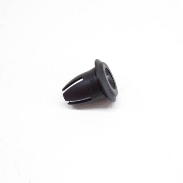 51318150943 - BMW 1 E81 Windshield Moulding Clip 51318150943 8150943 NEW
