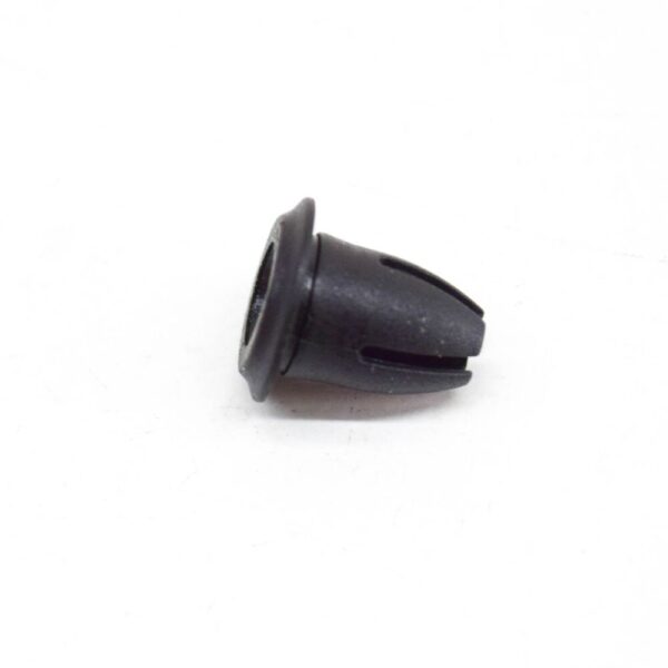 51318150943 - BMW 1 E81 Windshield Moulding Clip 51318150943 8150943 NEW