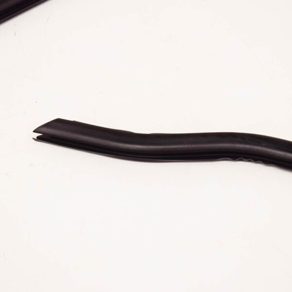 51318159784 - BMW 5 E39 windshield molding 51318159784 new ES REAL
