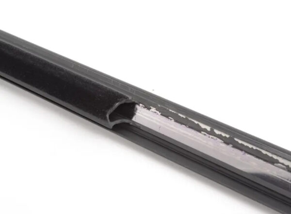 51339813514 - NEW MINI PACEMAN R61 FRONT WINDOW WHEELSTRIP CHANNEL RIGHT 9813514 GENUINE