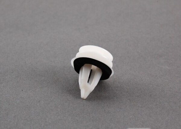 51418224768 - BMW E46 Genuine Washer Clip 51418224768