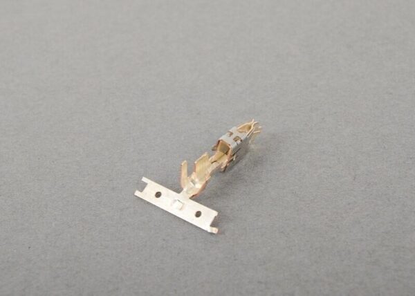 61138377732 - BMW E81 F22 G21 Genuine 61 Dual Contact Crossbow Spring Dual Contact Electric Connector