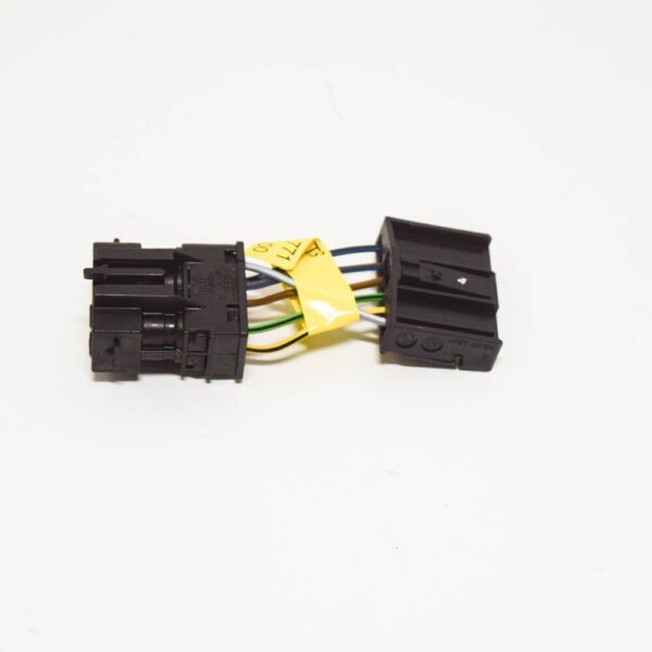 63120026771 - BMW 5 E39 Rear Right Light Adapter 63120026771 0026771 New Genuine