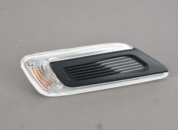 63137358466 - OEM MINI CLUBMAN F54 FRONT RIGHT SIDE TURN SIGNAL ASSEMBLY 63137358466 GENUINE
