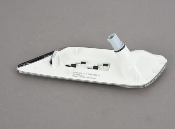 63137358466 - OEM MINI CLUBMAN F54 FRONT RIGHT SIDE TURN SIGNAL ASSEMBLY 63137358466 GENUINE