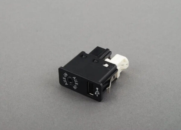 84109237654 - MINI COOPER R56 USB and Additional Input Female 84109237654 NEW GENUINE