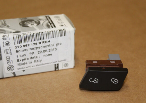 3T0962126BREH - NEW ŠKODA SUPERB MK2 3T RIGHT DOOR CENTRAL LOCKING SWITCH 3T0962126BREH ORIGINAL