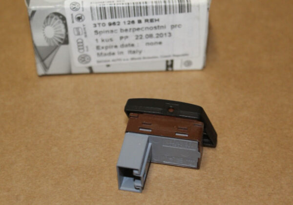 3T0962126BREH - NEW ŠKODA SUPERB MK2 3T RIGHT DOOR CENTRAL LOCKING SWITCH 3T0962126BREH ORIGINAL