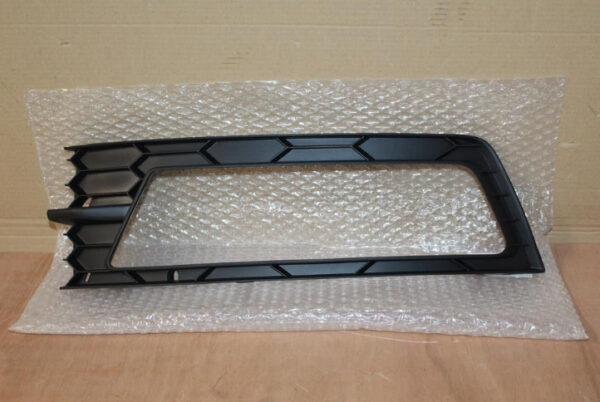5JA8076829B9 - NEW ŠKODA RAPID NH FRONT RIGHT BUMPER FOG LIGHT TRIM 5JA8076829B9