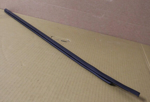 654837478A5AP - ŠKODA SCALA DOOR WINDOW SLOT GASKET FRONT RIGHT OUTSIDE 654837478A5AP NEW