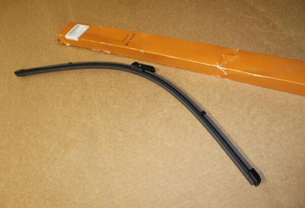 6F2955426A03C - SEAT ARONA KJ Front Right Aero Wiper Blade RHD 6F2955426A03C NEW GENUINE