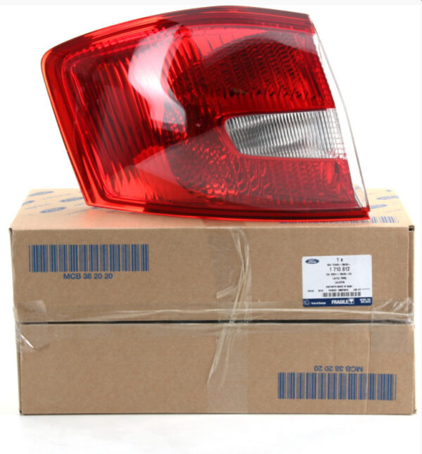 1710612 - NEW FORD KUGA C394 MK1 REAR LEFT OUTER TAILLIGHT 1710612 8V41-13405-CH ORIGINAL