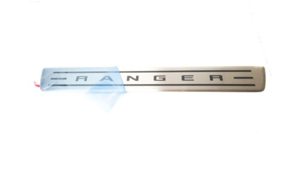 1734196 - NEW FORD RANGER T6 FRONT RIGHT DOOR SCUFF PLATE 1734196 AB39-26132K14-CA