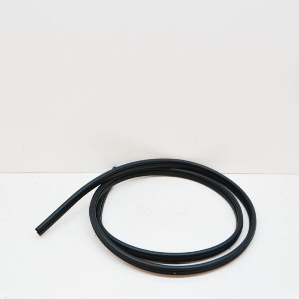 LR001630 - LAND ROVER FREELANDER L359 Front Door Seal LR001630 NEW GENUINE