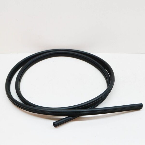LR001630 - LAND ROVER FREELANDER L359 Front Door Seal LR001630 NEW GENUINE