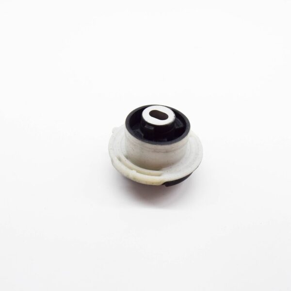 LR033265 - LR RANGE ROVER L405 Front Differential Housing Insulator LR033265 NEW GENUINE