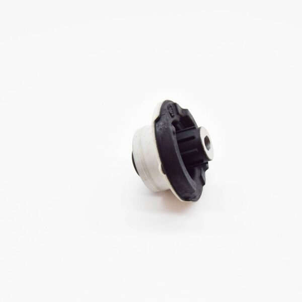 LR033265 - LR RANGE ROVER L405 Front Differential Housing Insulator LR033265 NEW GENUINE
