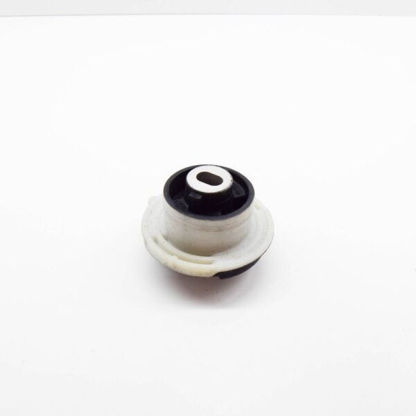 LR033265 - LR RANGE ROVER L405 Front Differential Housing Insulator LR033265 NEW GENUINE