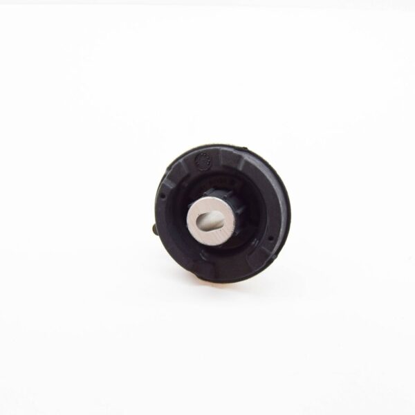 LR033265 - LR RANGE ROVER L405 Front Differential Housing Insulator LR033265 NEW GENUINE
