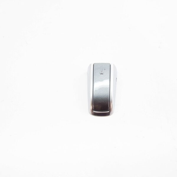 LR054989 - LAND ROVER DISCOVERY V L462 Front Door Handle End Cap LR054989 NEW GENUINE