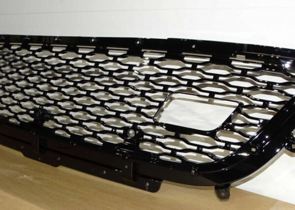 LR126779 - RR Range Rover Velar L560 Front Bumper Bottom Radiator Grille LR126779 Part