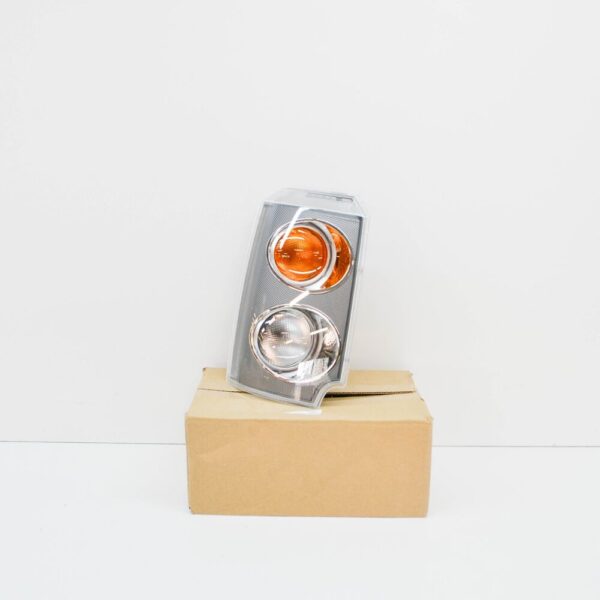 XBD000043 - LAND ROVER RANGE ROVER III L322 Front Right Turn Light XBD000043 NEW GENUINE