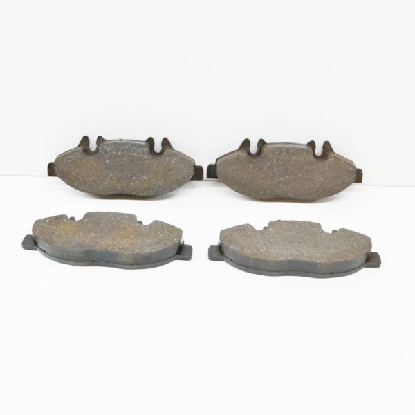 A0064204320 - Mercedes-Benz Vito W639 front wheel brake lining set A0064204320 new