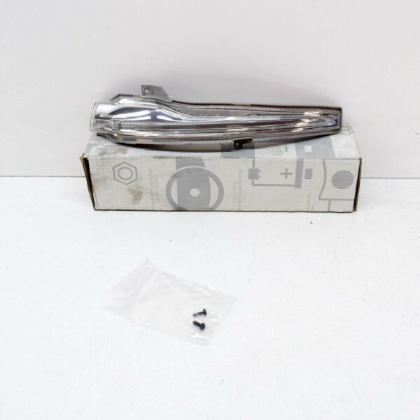 A0999067401 - New Genuine Mercedes C Mirror Indicator Lamp Repeater White Right A0999067401