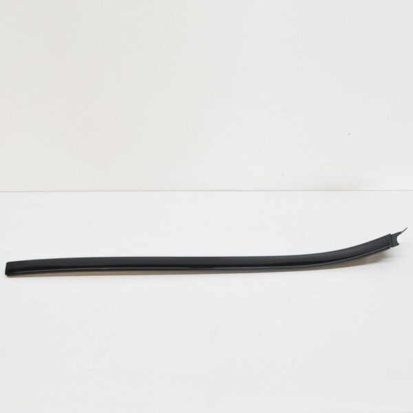 A1566901800 - NEW MB GLA X156 FRONT WINDSHIELD RIGHT WATER DEFLECTOR A1566901800 ORIGINAL