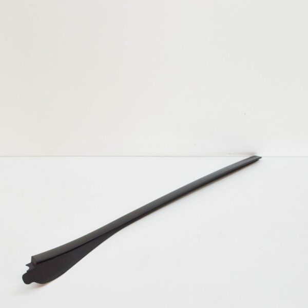 A1566901800 - NEW MB GLA X156 FRONT WINDSHIELD RIGHT WATER DEFLECTOR A1566901800 ORIGINAL
