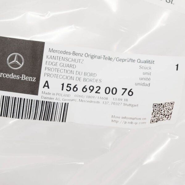 A1566920076 - Mercedes-Benz GLA X156 rubber gasket of the front door A1566920076 new