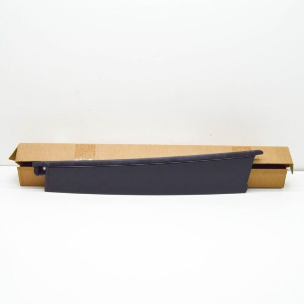 A1646903687 - Mercedes-Benz ML W164 rear right black column cover A1646903687 new