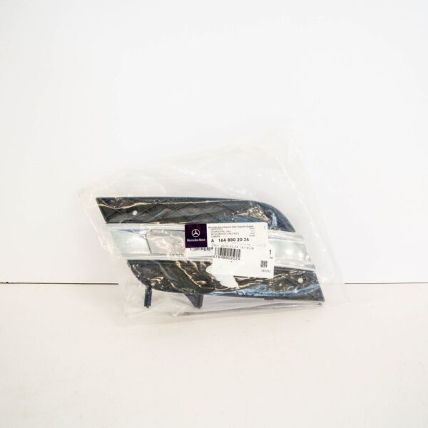 A1648802024 - NEW MERCEDES BENZ ML W164 FRONT BUMPER RIGHT GRILLE COVER A1648802024 ORIGINAL