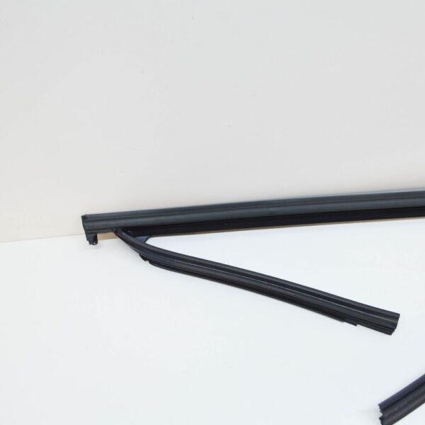 A1667251800 - Mercedes-Benz GLE W166 window guide rail front right A1667251800 NEW