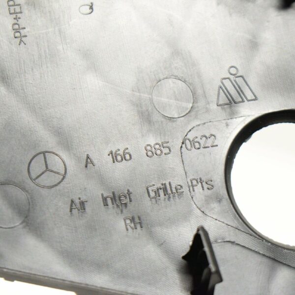 A1668850622 - Mercedes-Benz M-Class W166 Front Bumper Right Grill Cover A1668850622 NewGenuine