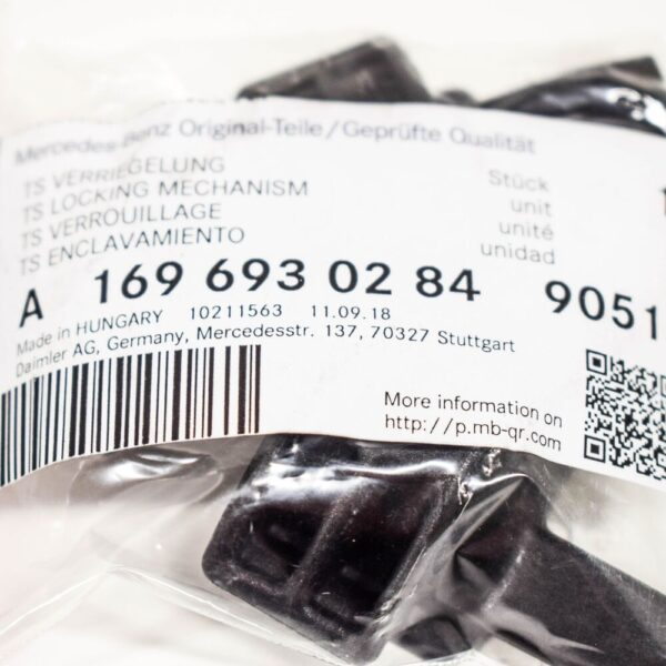 A1696930284 - MB A W169 Package Rack Plastic Staples 2 Piece A16969302849051 New REAL