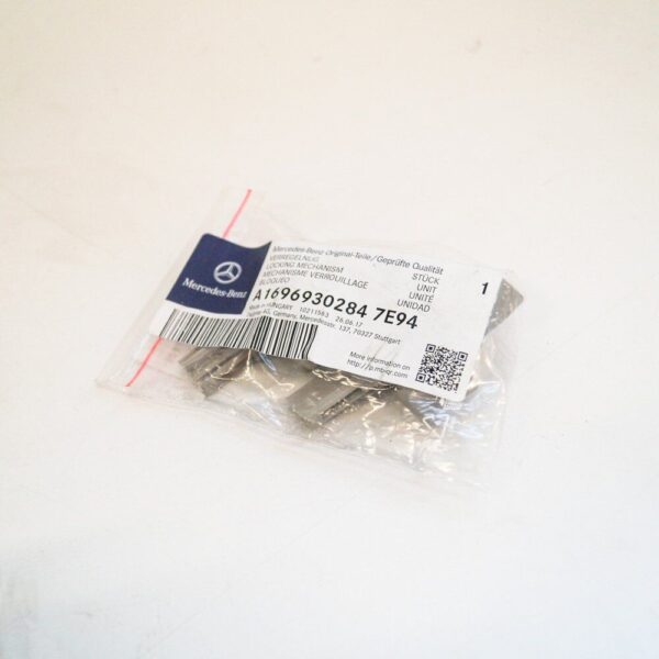 A16969302847E94 - Mercedes-Benz A Class W169 Parcelshelf Plastic Clips A16969302847E94 NEW OEM