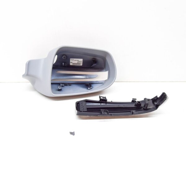 A17181004649775 - MB SLK R171 Front Right Mirror Trim With Light A17181004649775 NEW