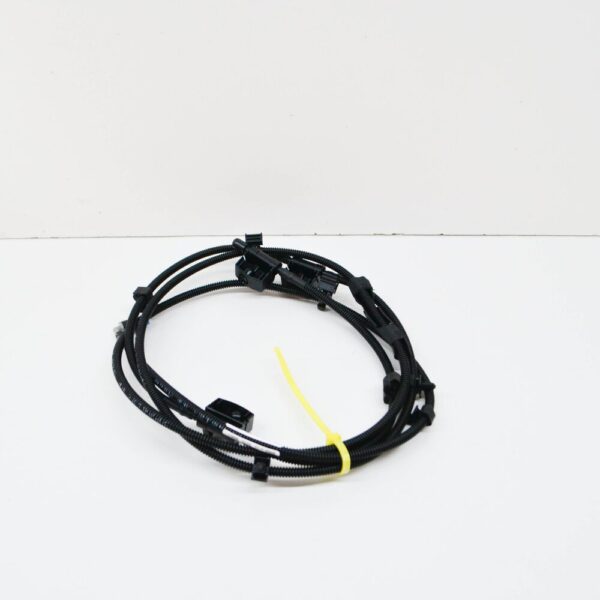 A1768601292 - NEW MB GLA X156 WINDSHIELD WASHER HOSE LINE WITH NOZZLE RHD A1768601292