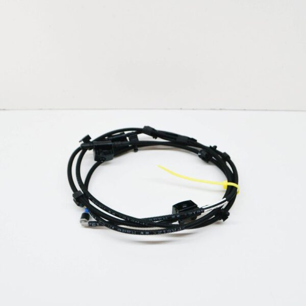 A1768601292 - NEW MB GLA X156 WINDSHIELD WASHER HOSE LINE WITH NOZZLE RHD A1768601292