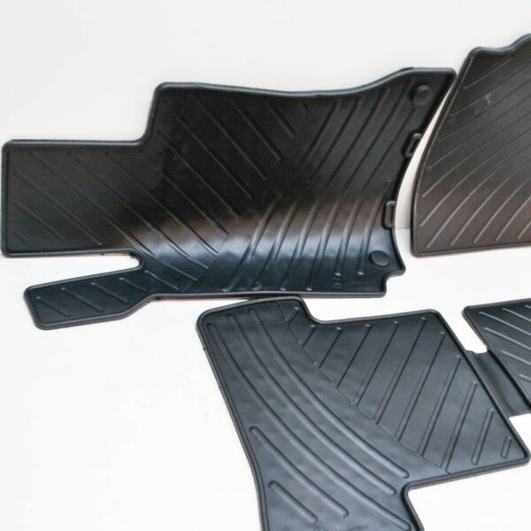 A20468043489G33 - MB C-CLASS W204 Rubber Floor Mat Set LHD A20468010019G33 NEW ORIGINAL