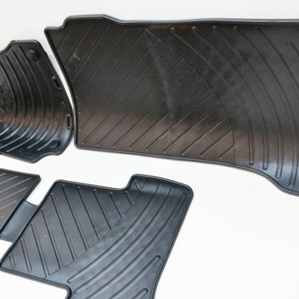 A20468043489G33 - MB C-CLASS W204 Rubber Floor Mat Set LHD A20468010019G33 NEW ORIGINAL