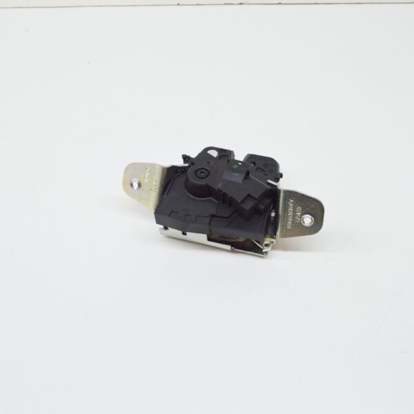 A2047401300 - NEW MERCEDES-BENZ E S212 REAR-END DOOR BOTTOM LOCK A2047401300