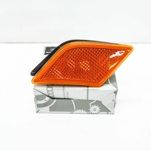 A2048200221 - NEW MB C-CLASS W204 FRONT BUMPER RIGHT MARKER LIGHT A2048200221 ORIGINAL