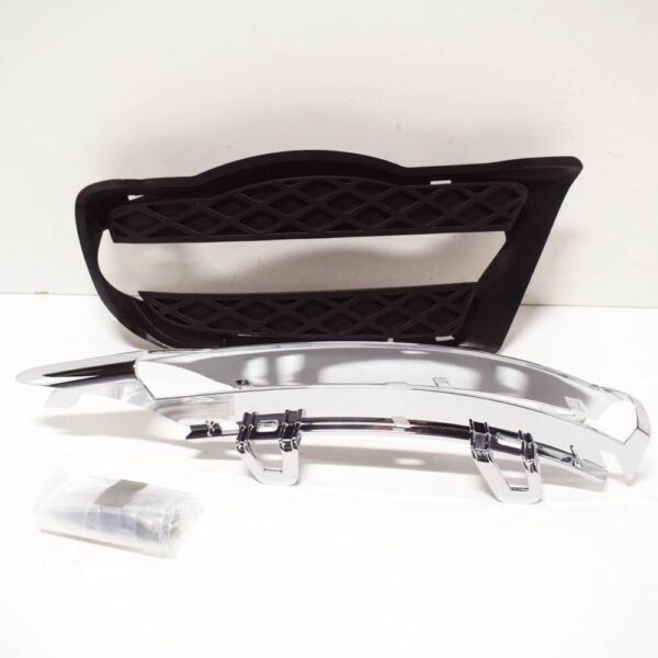 A2048802724 - Mercedes-Benz C W204 Bumper Bar Grill Front Left A2048802724 NEW GENUINE
